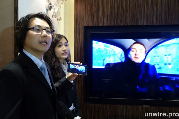 Samsung SMART Hospitality Display HC890 系列可為客人提供多元化的娛樂體驗，內置 H-browser 毋須外置機頂盒，亦可支援到不同娛樂體驗，例如電影、電視節目和電子遊戲。