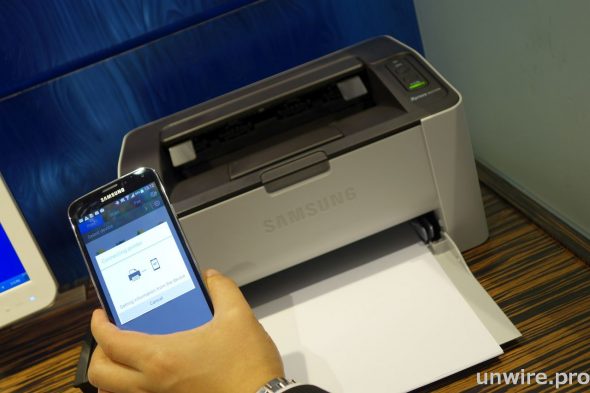 只要安裝與 Samsung MobilePrint 相容的 Samsung 手提電腦及 NFC 打印機，酒店客人便可安坐房中仍能高效率工作，讓客人到外地商務公幹時更加方便。