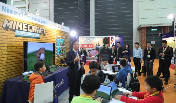 Microsoft 香港於「學與教博覽2016」展示Minecraft 教育版。